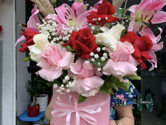 Riend Flower Shop Tirana Ofron Zbukurime Makinash Per Dasma