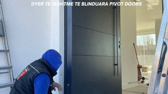 Dyer të jashtme të Blinduara, Dyer të jashtme me veshje alumini, Porta të jashtme hekuri ofrohen nga Hidri Door.