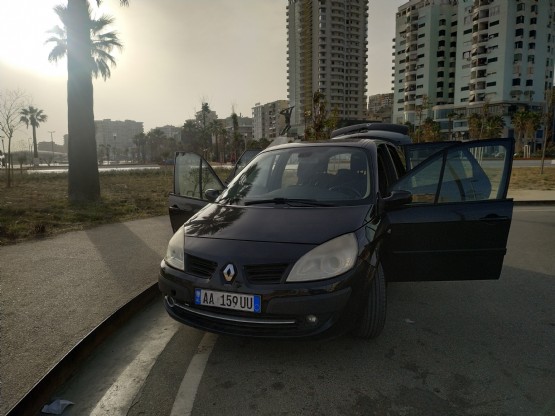 Makina familjarte me qera ne Tirane Renault 2009 Scenic 6+1  Nga Theo Global - Rent A Car In Albania